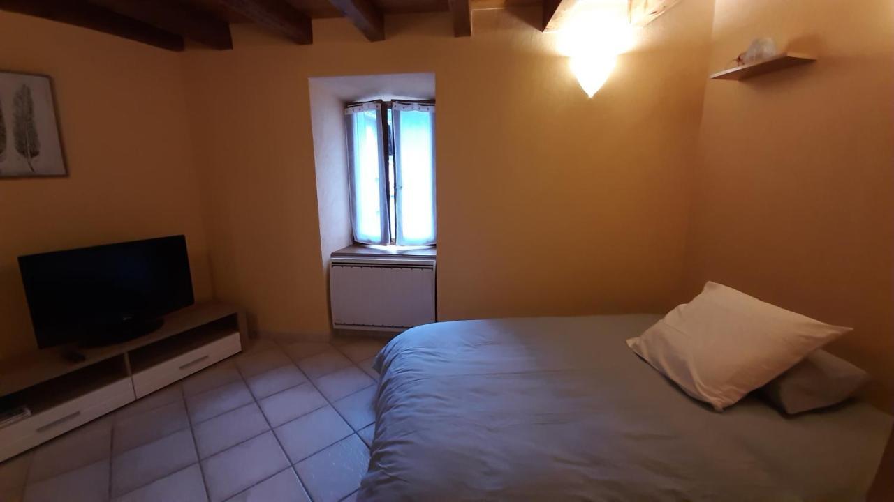 Petite Maison De Village Situee Entre Lacs, Cascades Et Montagnes Virieu-le-Grand Exteriör bild