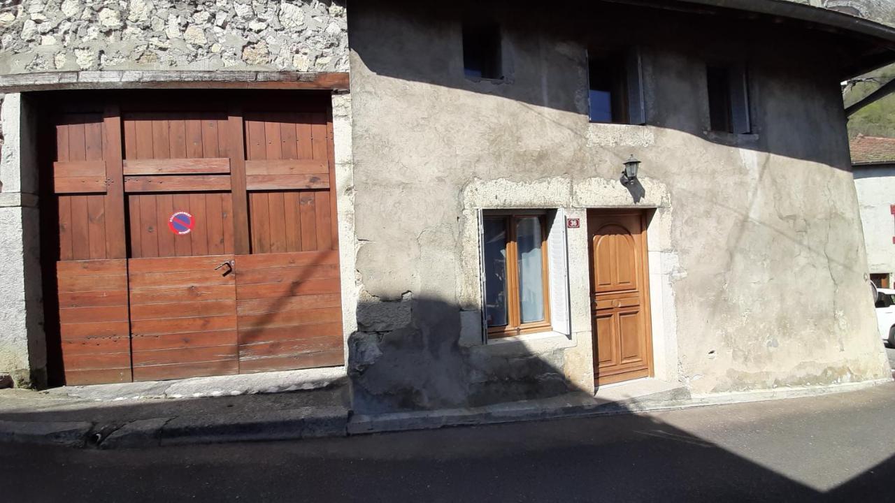 Petite Maison De Village Situee Entre Lacs, Cascades Et Montagnes Virieu-le-Grand Exteriör bild